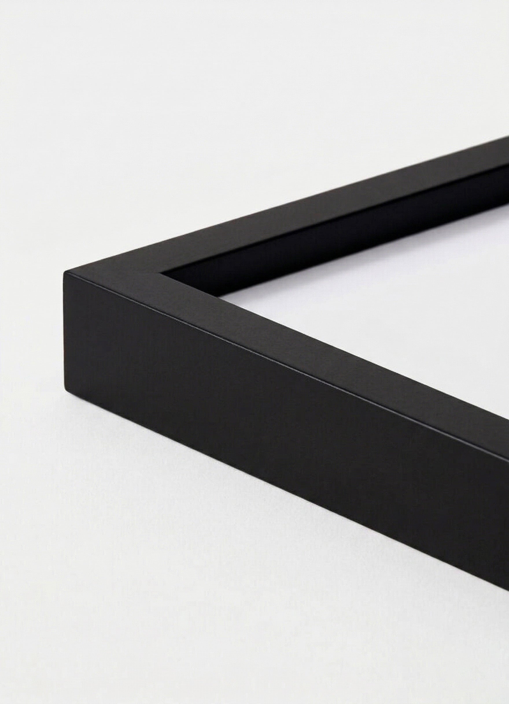 מסגור עץ אורן | שחור