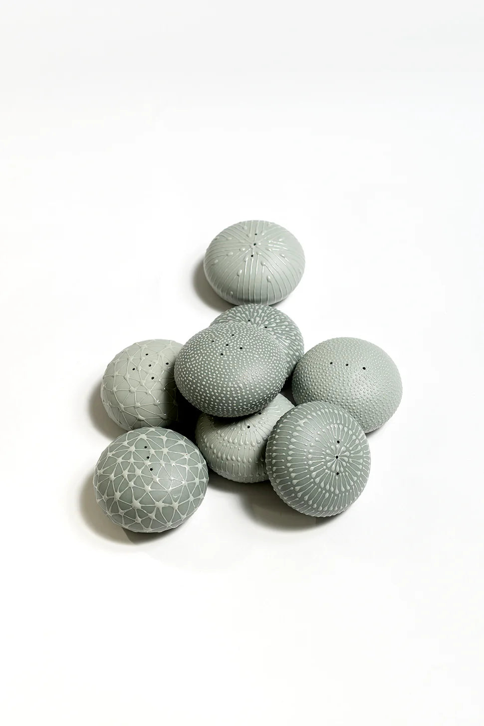 סט מלח פלפל חלוקי נחל- אפור על אפור