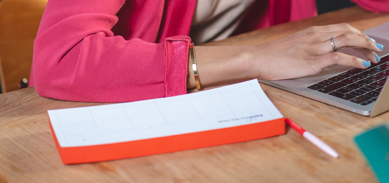 מתכנן שבועי לשולחן – Desktop Weekly Planner