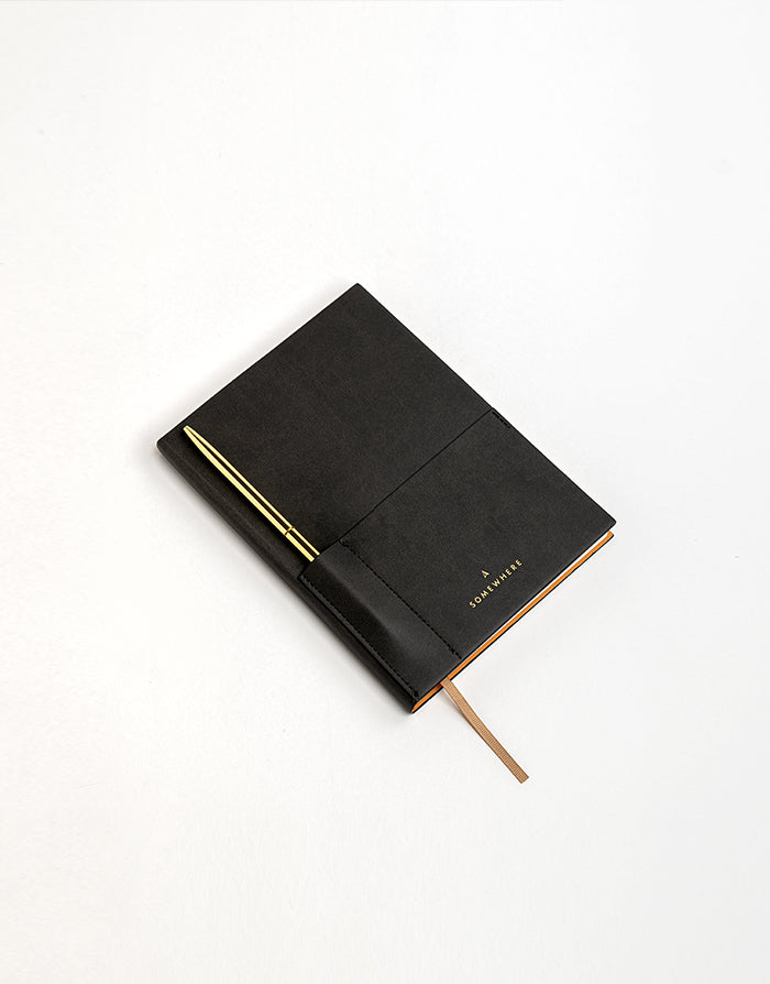 המחברת האולטימטיבית - בצבע גרפיט + עט מוזהבת