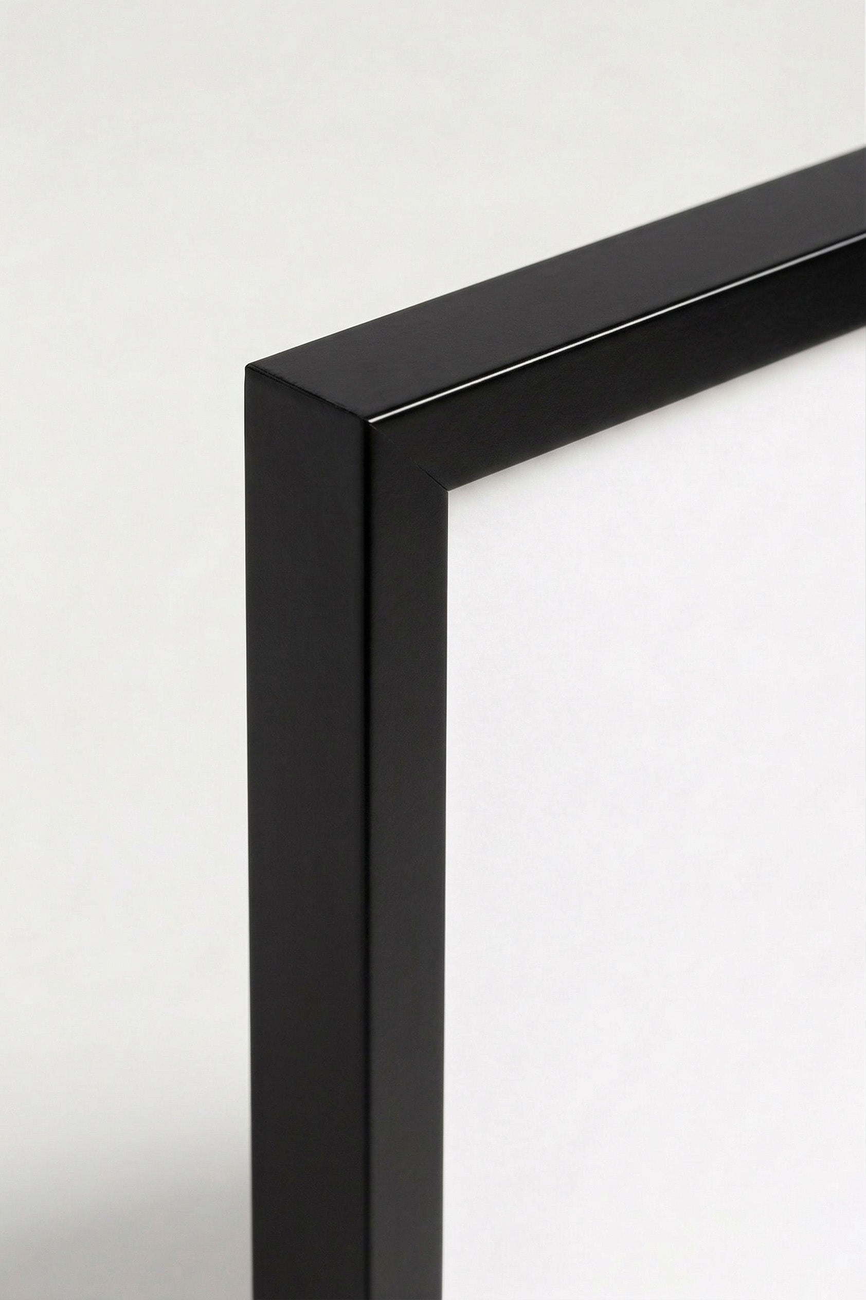 מסגור עץ אורן | שחור