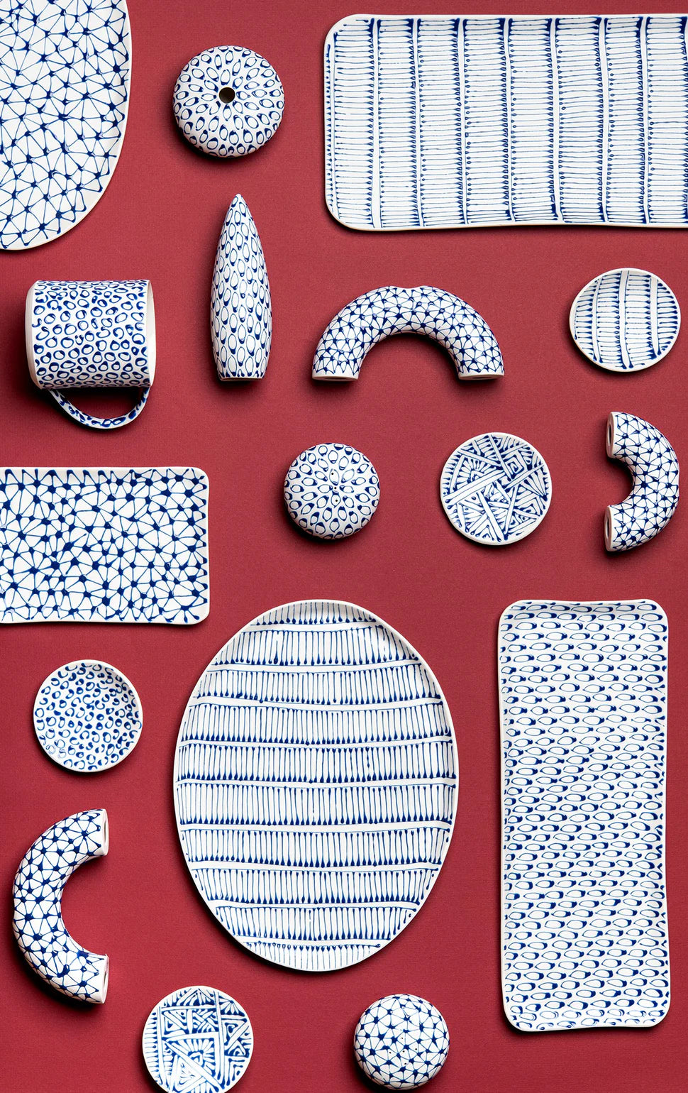 סט מלח פלפל חלוקי נחל- כחול על לבן