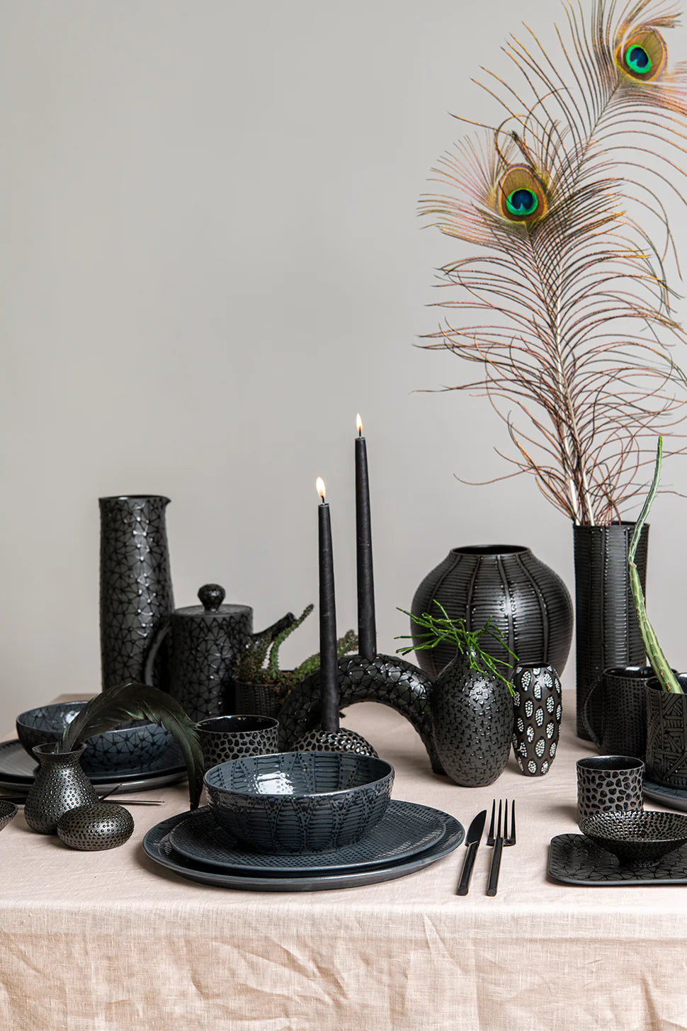 סט מלח פלפל חלוקי נחל- שחור על שחור